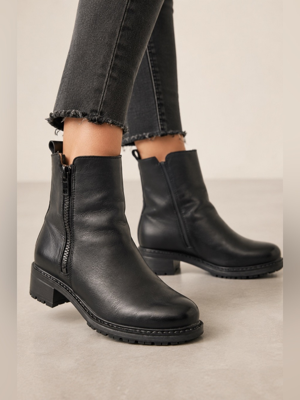 • Maguire • Women’s Rachel Shearling Lined Combat Boots Black 36 / 6